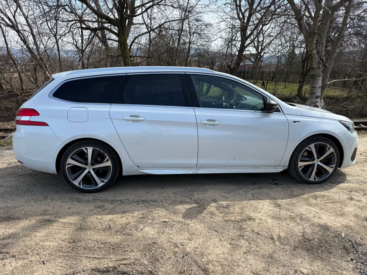 Autoturism marca PEGEOT model 308 culoare Alb 1