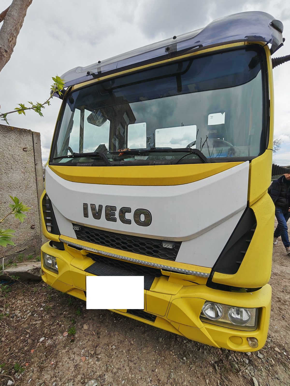 Autospeciala marca IVECO model 80E18/E2 culoare GALBEN 1