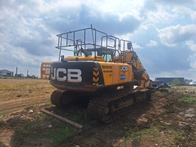 EXCAVATOR PE SENILE model JCB JS 220LC