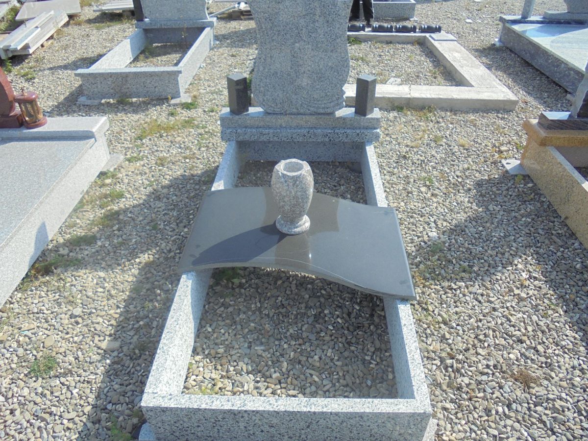 Monument funerar 1