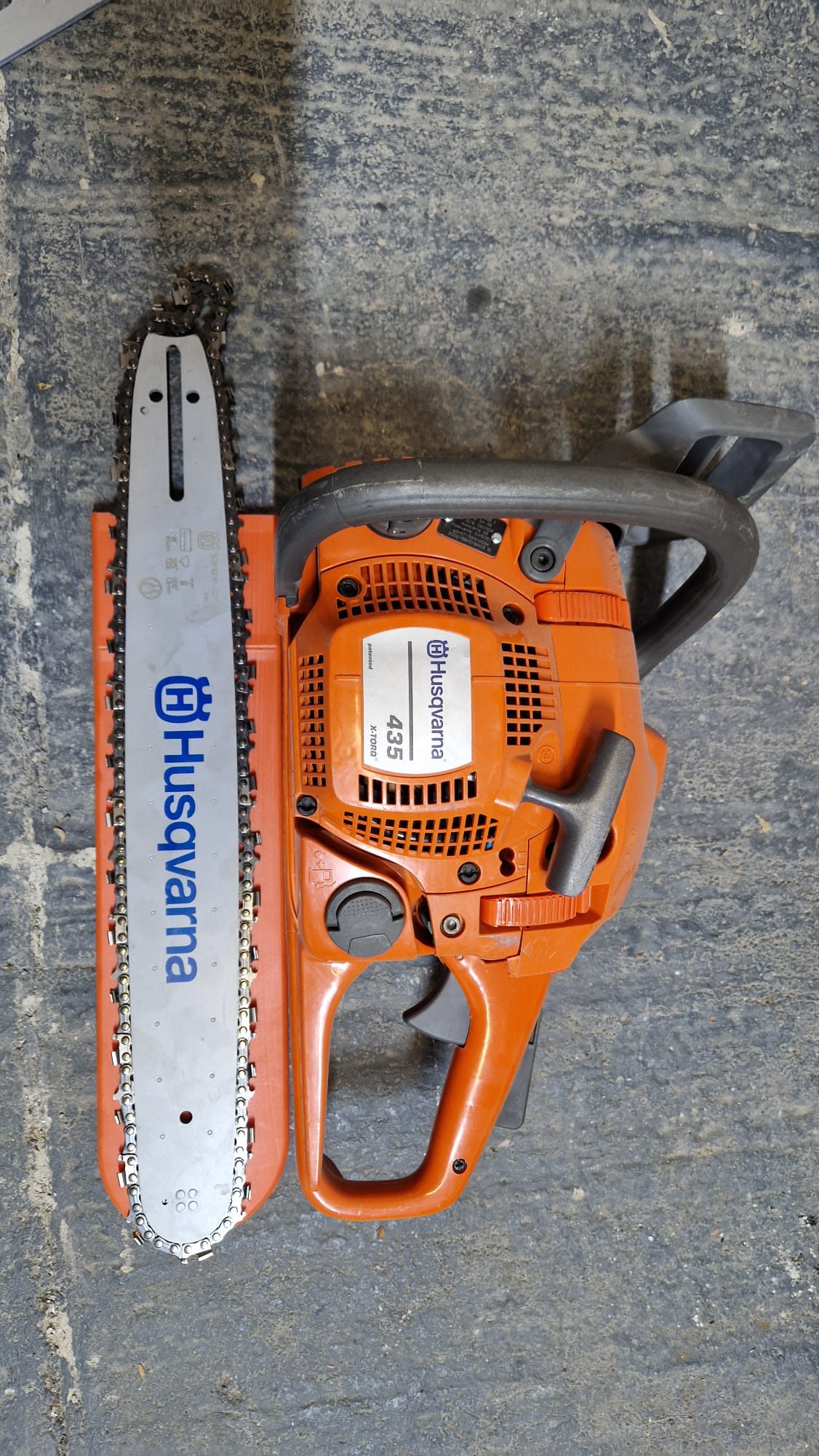 Motofierastrau marca Husqvarna model 435, cu lama si lant 1