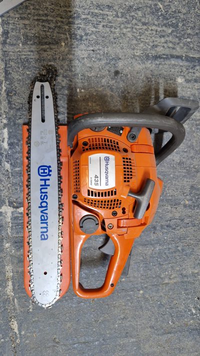 Motofierastrau marca Husqvarna model 435, cu lama si lant