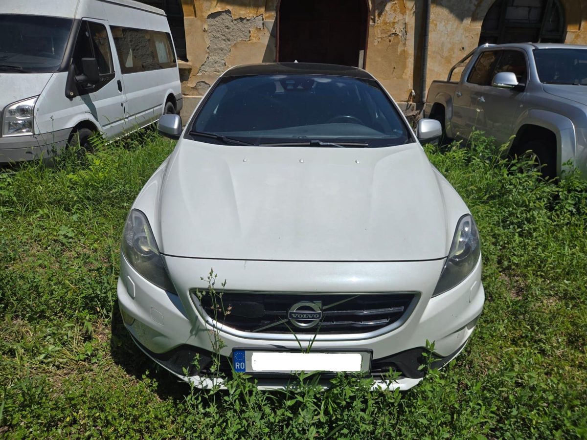 Autoturism marca VOLVO model V40 culoare Alb 1