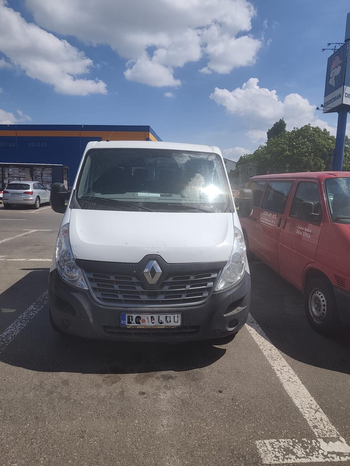 Autoturism marca Renault model master culoare Alb 1