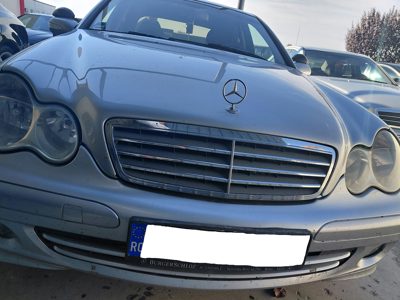 Autoturism marca Mercedes-Benz culoare GRI
