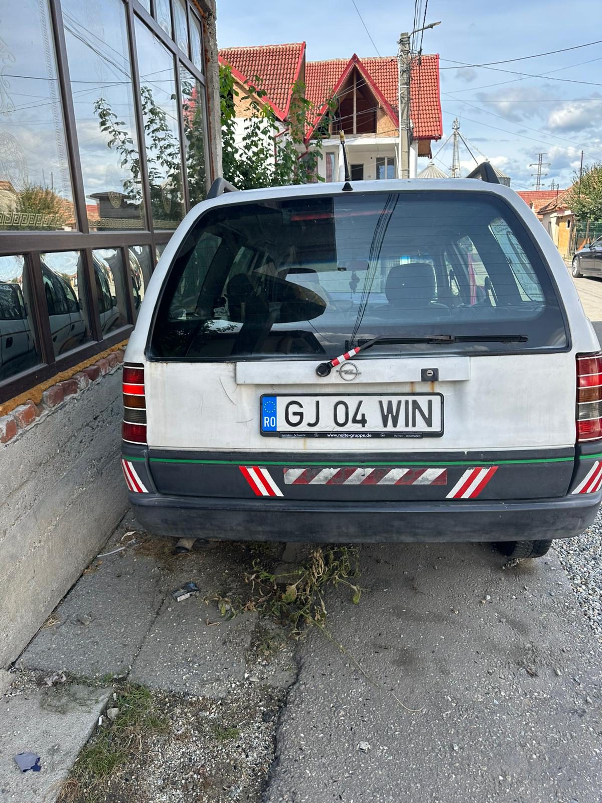 Autoturism marca Opel model Astra Caravan 1