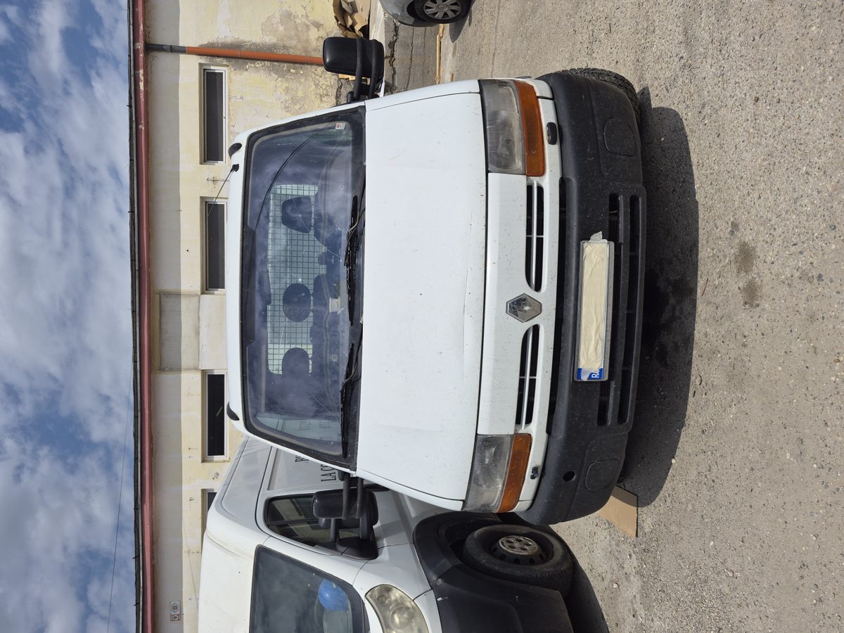Autoutilitara marca RENAULT model  MASTER 1