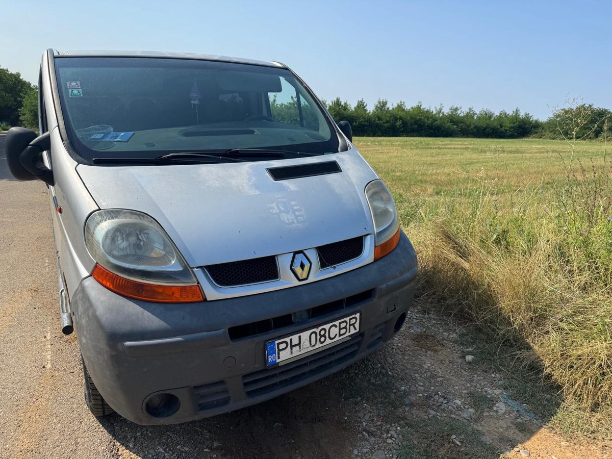 Autoturism furgon marca Renault model Trafic 1
