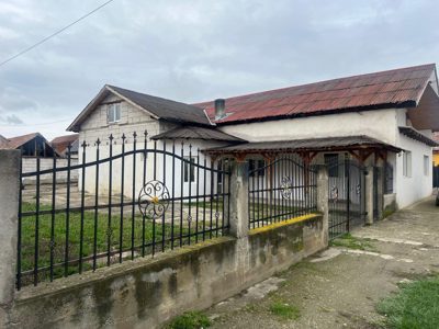 Locuință P+M și teren intravilan curți construcții, situate în localitatea Sebeș, județul Alba