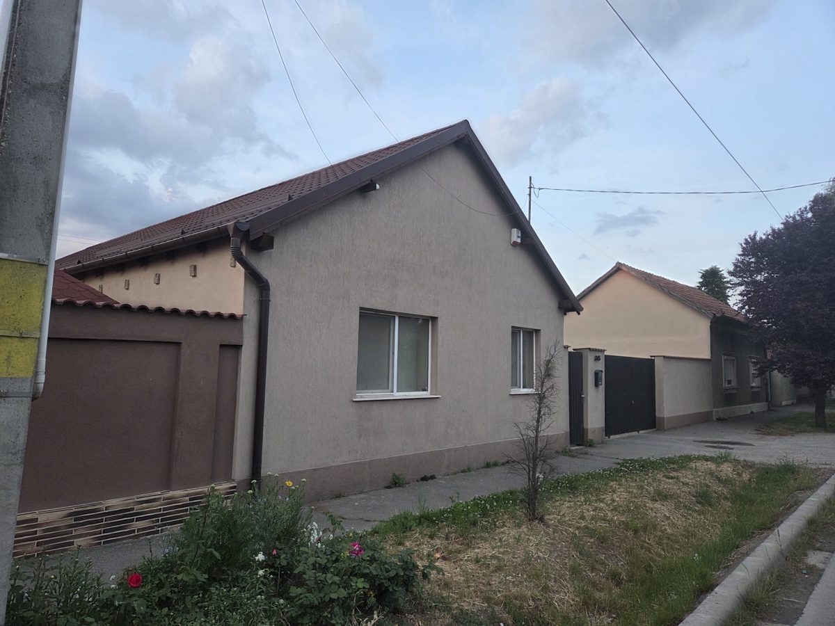 Cota de 1/1 din teren intravilan si casa in loc.Oradea, str. Matei Corvin, jud. Bihor 1