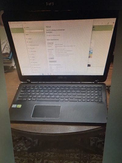 Laptop ASUS ZenBook UX560U, procesor Intel i7-7500U