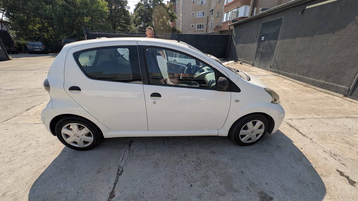 Autoturism marca Toyota culoare Alb 1