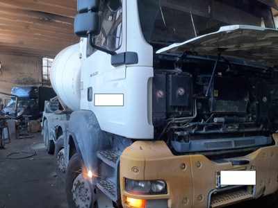 Betoniera marca MAN model TGA 35.360 8X4 culoare alb