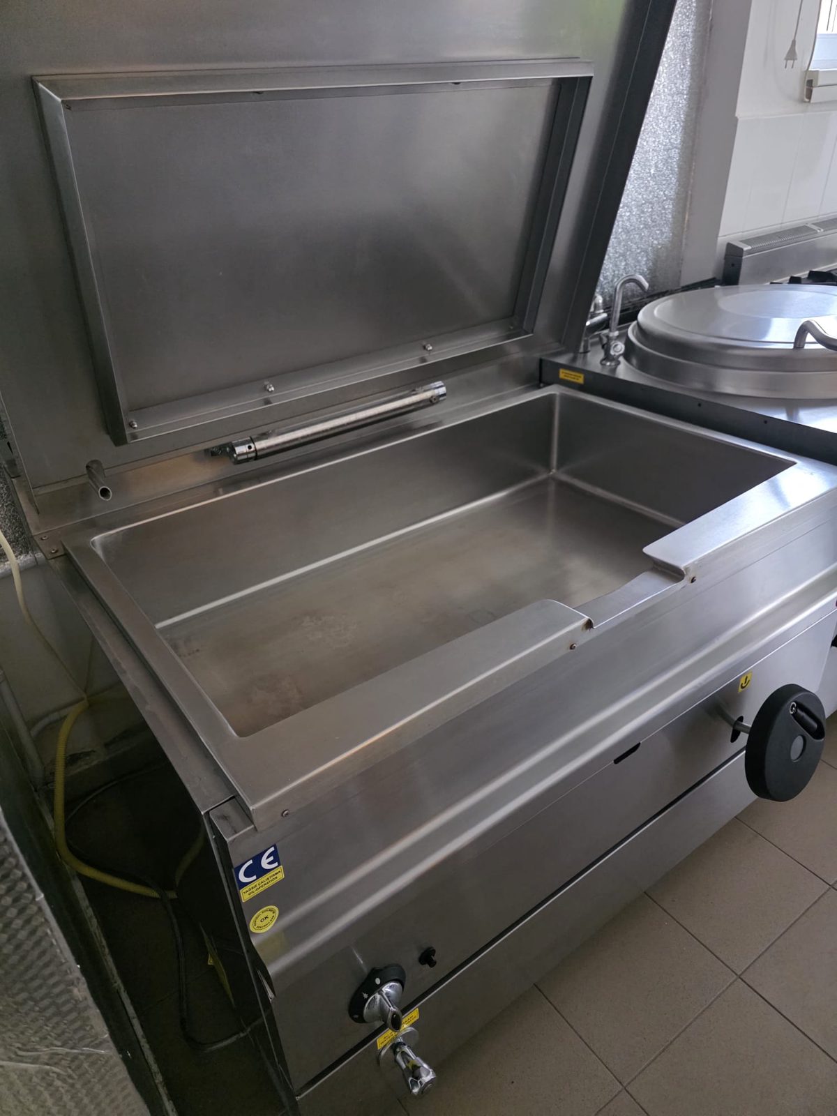 Tigaie basculanta pe gaz 1