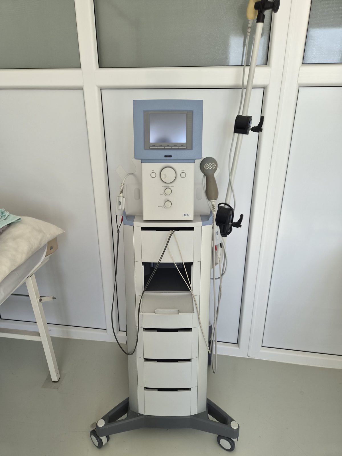 APARAT DE TERAPIE COMBINATA CU 2 CANALE BTL 5825 SL 1