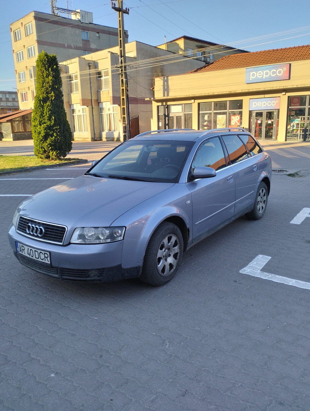 Autoturism marca Audi model A4 culoare argintiiu metalizat 1