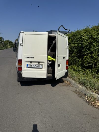 Autoturism marca Ford model Transit culoare Alb
