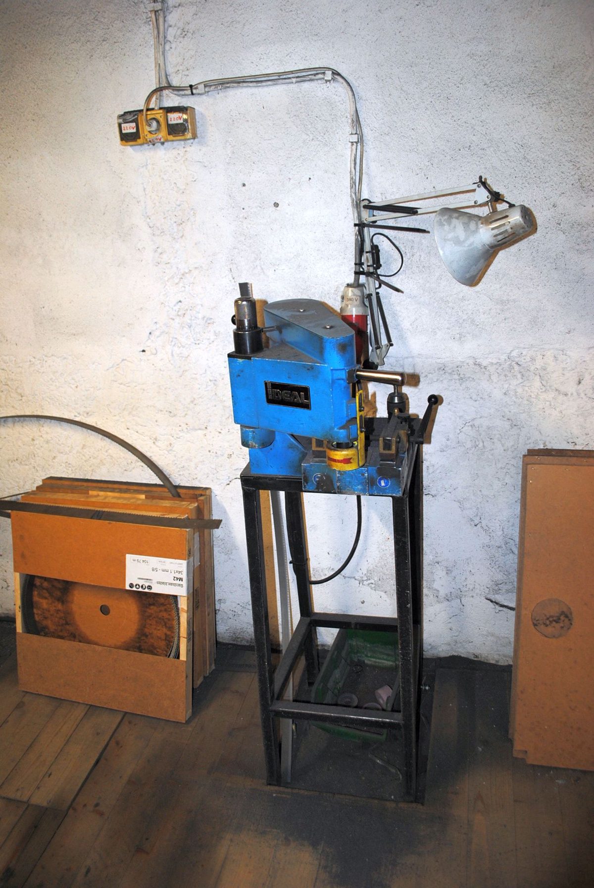 Maşină de şlefuit bandă bimetal IDEAL SMH060. În stare de funcţionare. 1