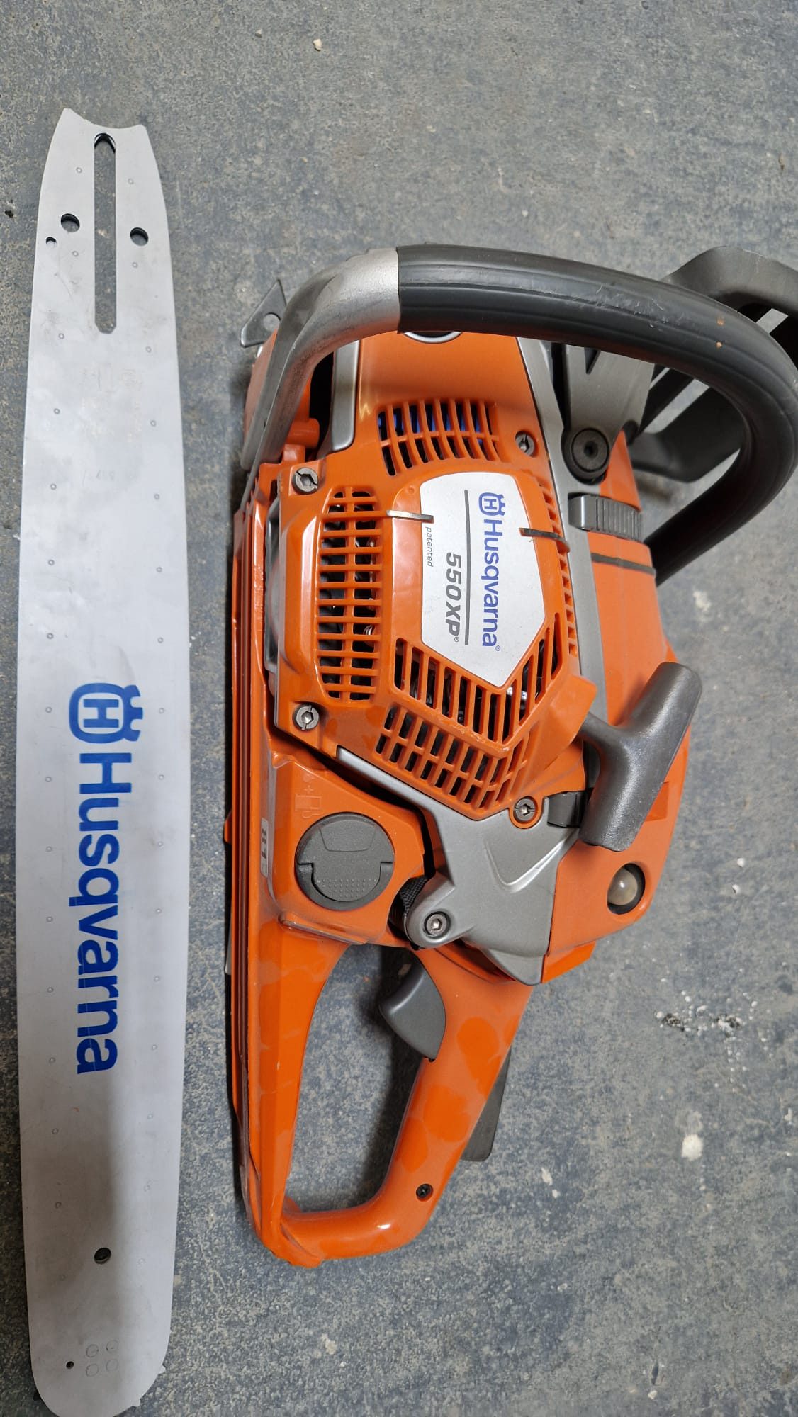 Motofierastrau marca Husqvarna, model 550 XP, cu lama, fără lanț 1