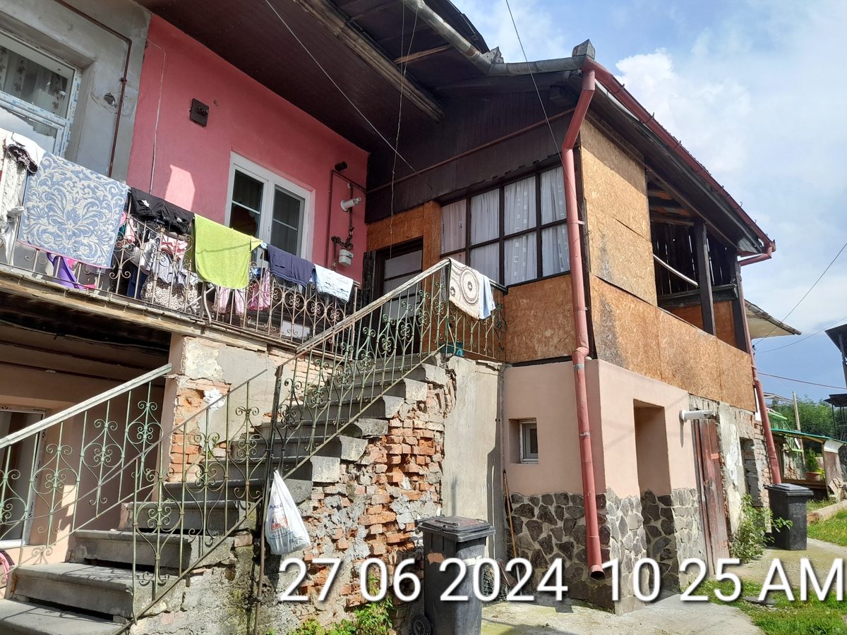 Apartament in curte comuna 1
