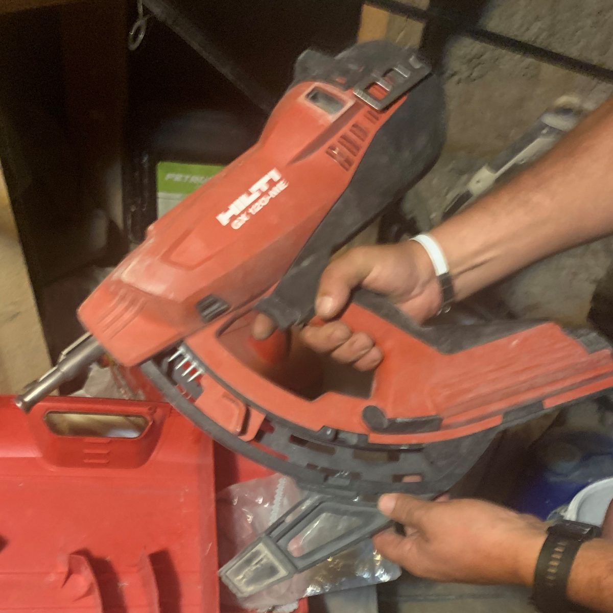 PISTOL DE CUIE CU GAZ HILTI GX 120ME 1