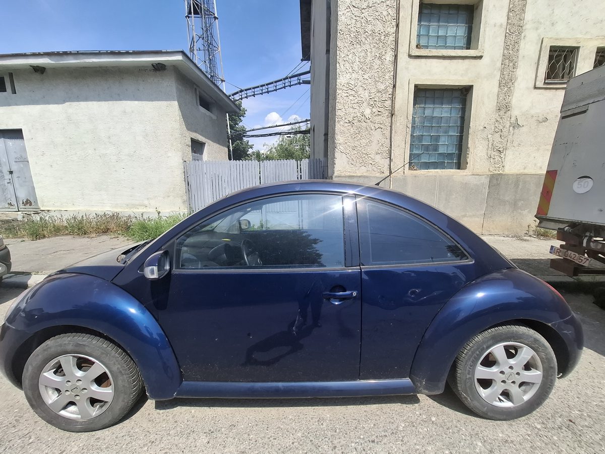 marca Volkswagen model Beetle culoare Albastru 1