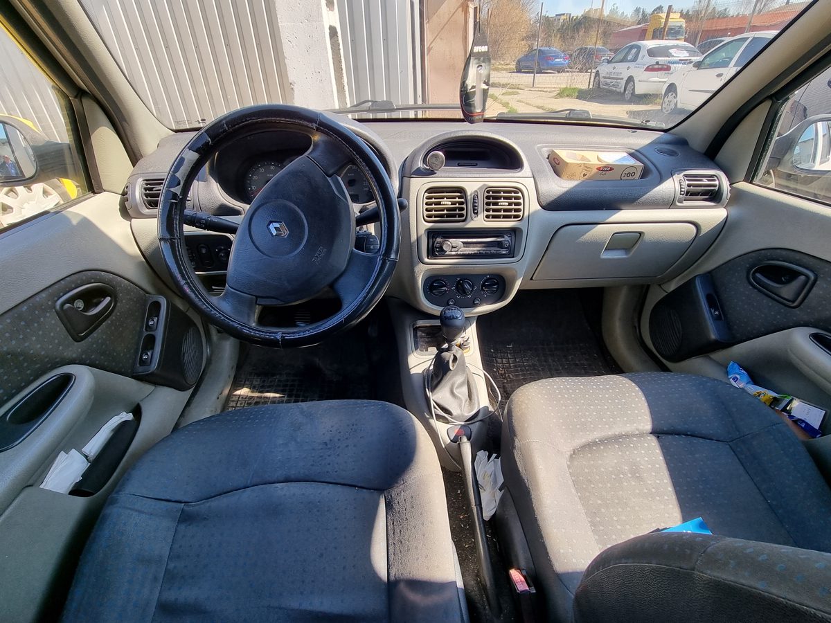 Autoturism marca RENAULT model SYMBOL B LBR7 1