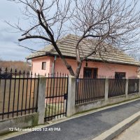 teren intravilan in suprafata de 1.863 mp si constructiile: C1 – locuinta tip D+P si C2 si C3 - anexe 1
